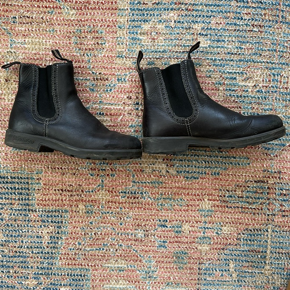 Black Blundstones